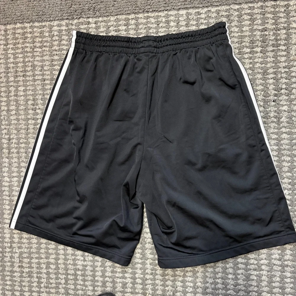 adidas classic black